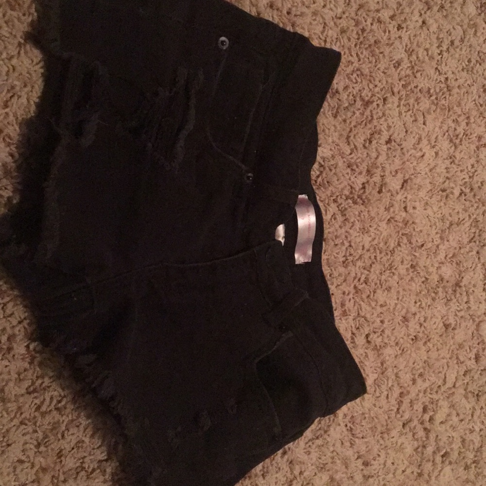 No boundaries distressed shorts